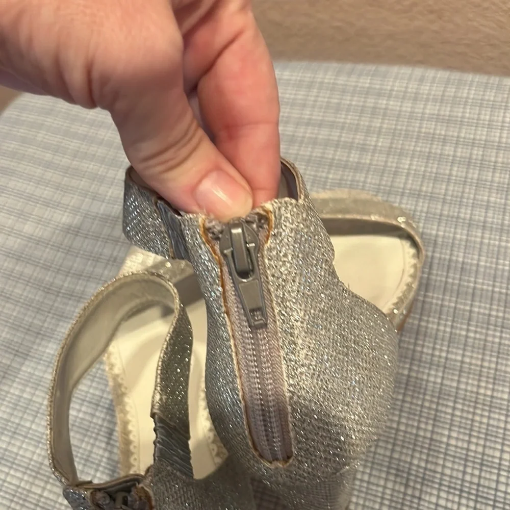 Girls Sz 3 Nordstrom 1901 Silver Sparkly Wedge Heels
